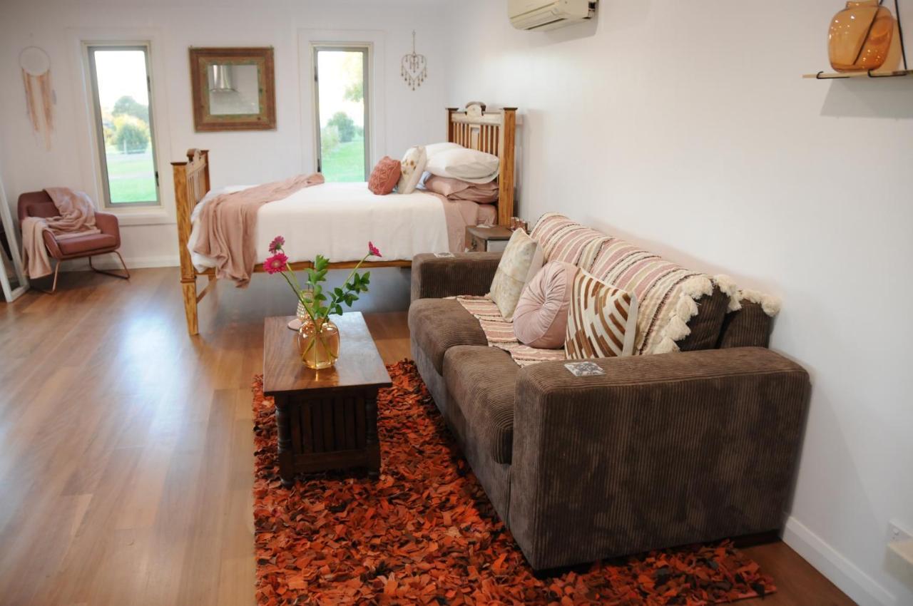 Wagtail Nest Country Retreat - Longford Vic 3851 Bed & Breakfast Sale Eksteriør bilde